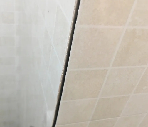 天元瓷砖空鼓维修公司分享阳台瓷砖脱落的修复过程可以分为以下几个步骤
